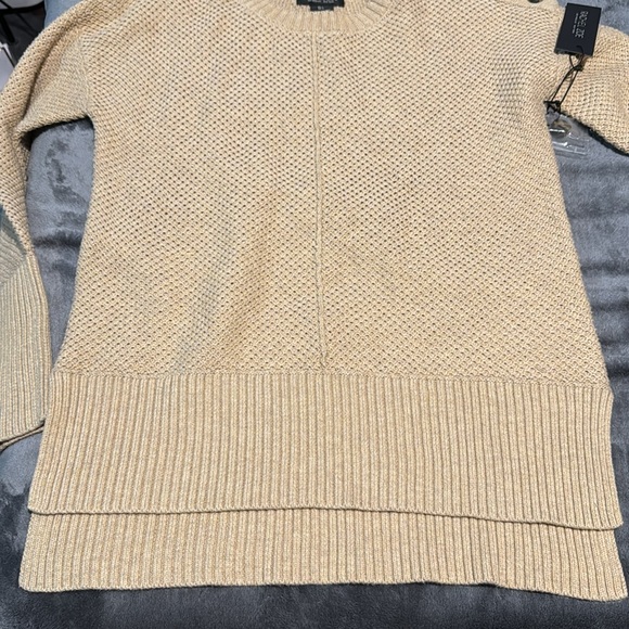 Sweater - Picture 6 of 6